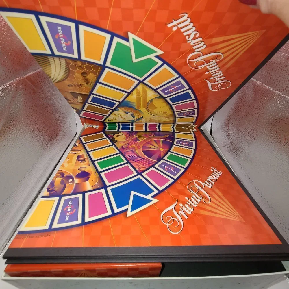 Trivial Pursuit Volume 6 Game - Picture 3 of 5